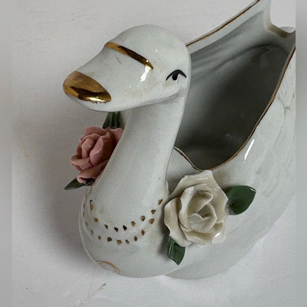 Vintage Elegant Swan Ceramic Vase with Pink Rose Accents